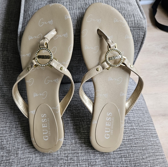 🎀 NWOT Guess Bling Flip-Flop Sandals.  Color: Tan/ Size:8 ✨️ - Picture 3 of 6